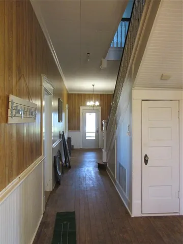 a view of gallery with yard