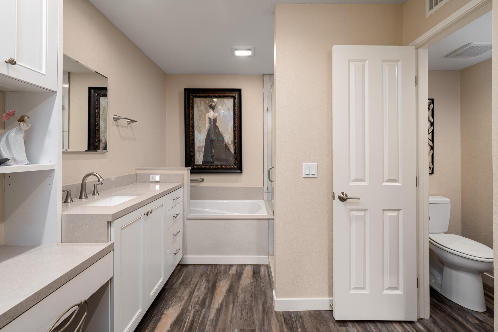 6 Sunrise Drive Rancho Mirage, CA 92270 - Photo 26 of 48 a view of a bathroom sink and a mirror