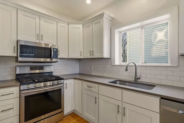 $3,200 | 514 Middle Street, Unit 1, Portsmouth, NH 03801