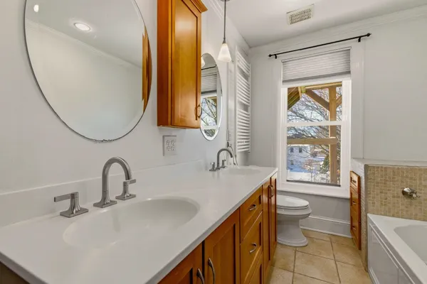 $3,200 | 514 Middle Street, Unit 1, Portsmouth, NH 03801