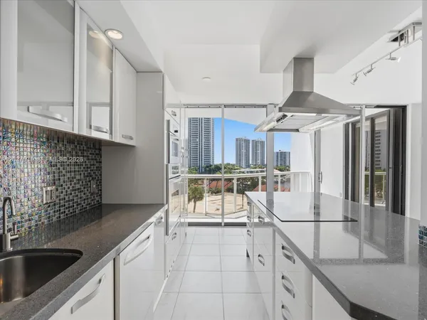 $399,900 | 3610 Yacht Club Drive, Unit 702, Aventura, FL 33180