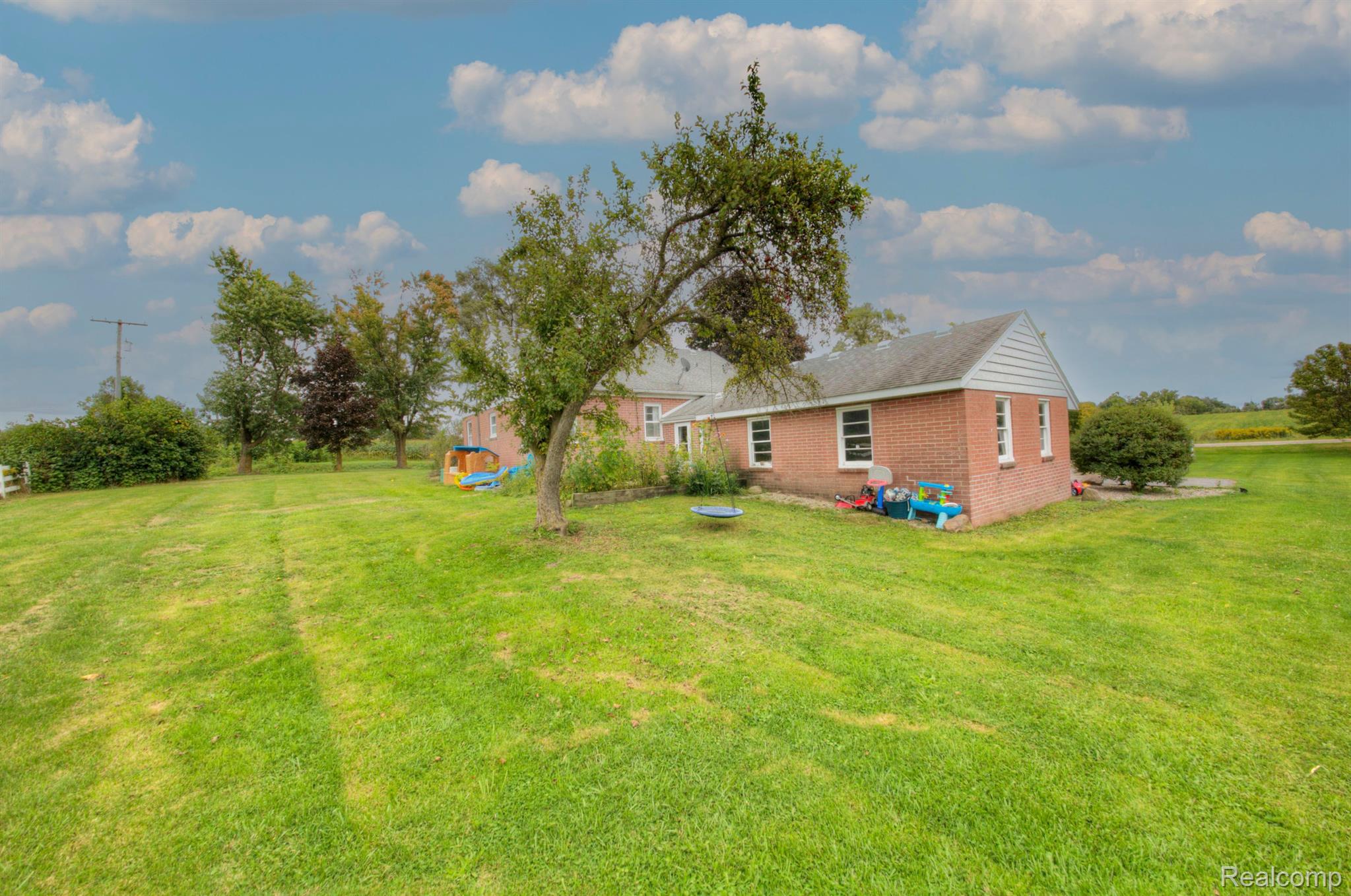 9015 Argentine Road Linden, MI 48451 - Photo 9 of 43 Gallery Image 9
