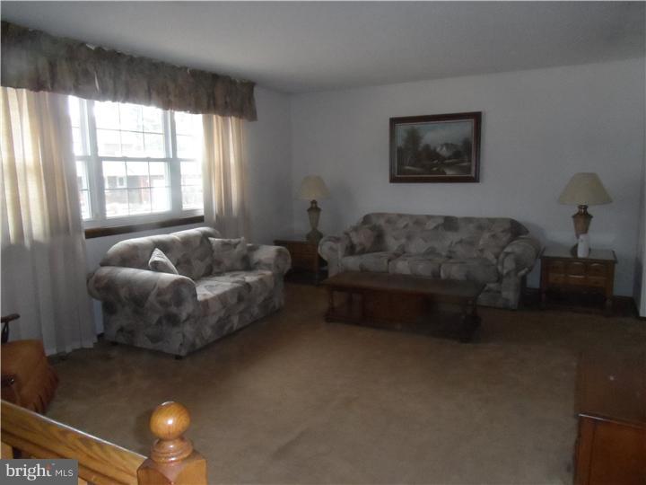 219 Sunnybrook Road Runnemede, NJ 08007 - Photo 3 of 10