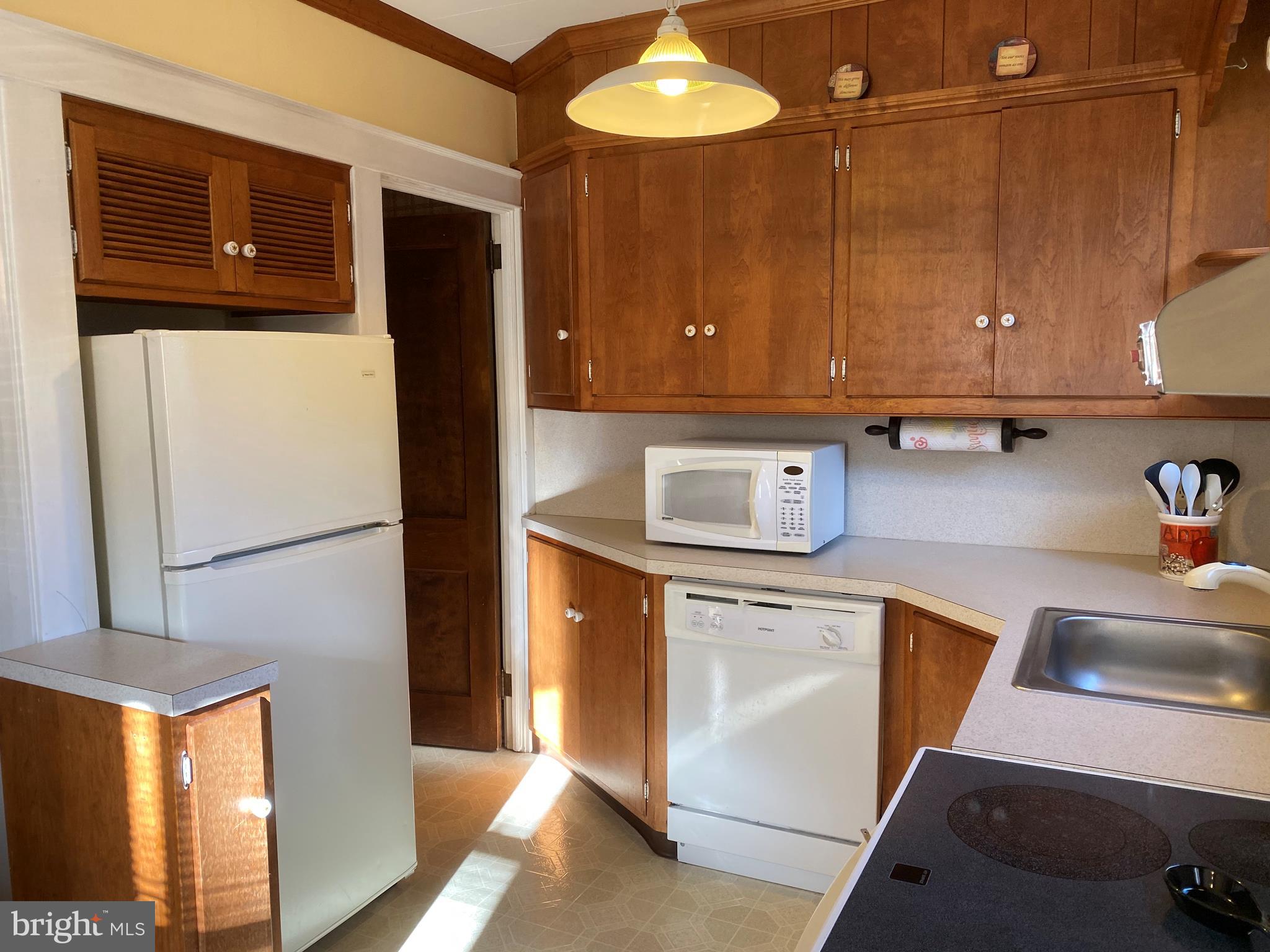 874 Pleasure Road Lancaster, PA 17601 - Photo 16 of 42 VIEW OF KITCHEN W/ AMPLE CABINETS