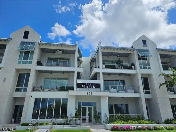 $2,300,000 | 201 8th Street South, Unit 309, Naples, FL 34102