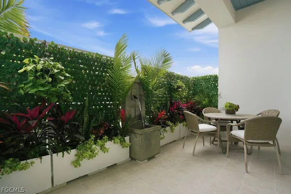 $2,300,000 | 201 8th Street South, Unit 309, Naples, FL 34102