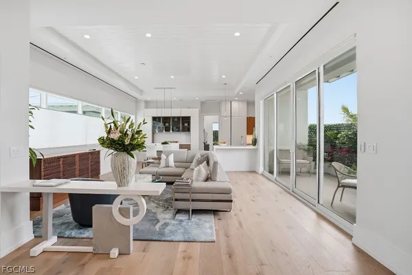 $2,300,000 | 201 8th Street South, Unit 309, Naples, FL 34102