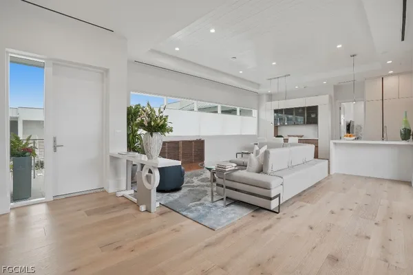 $2,300,000 | 201 8th Street South, Unit 309, Naples, FL 34102