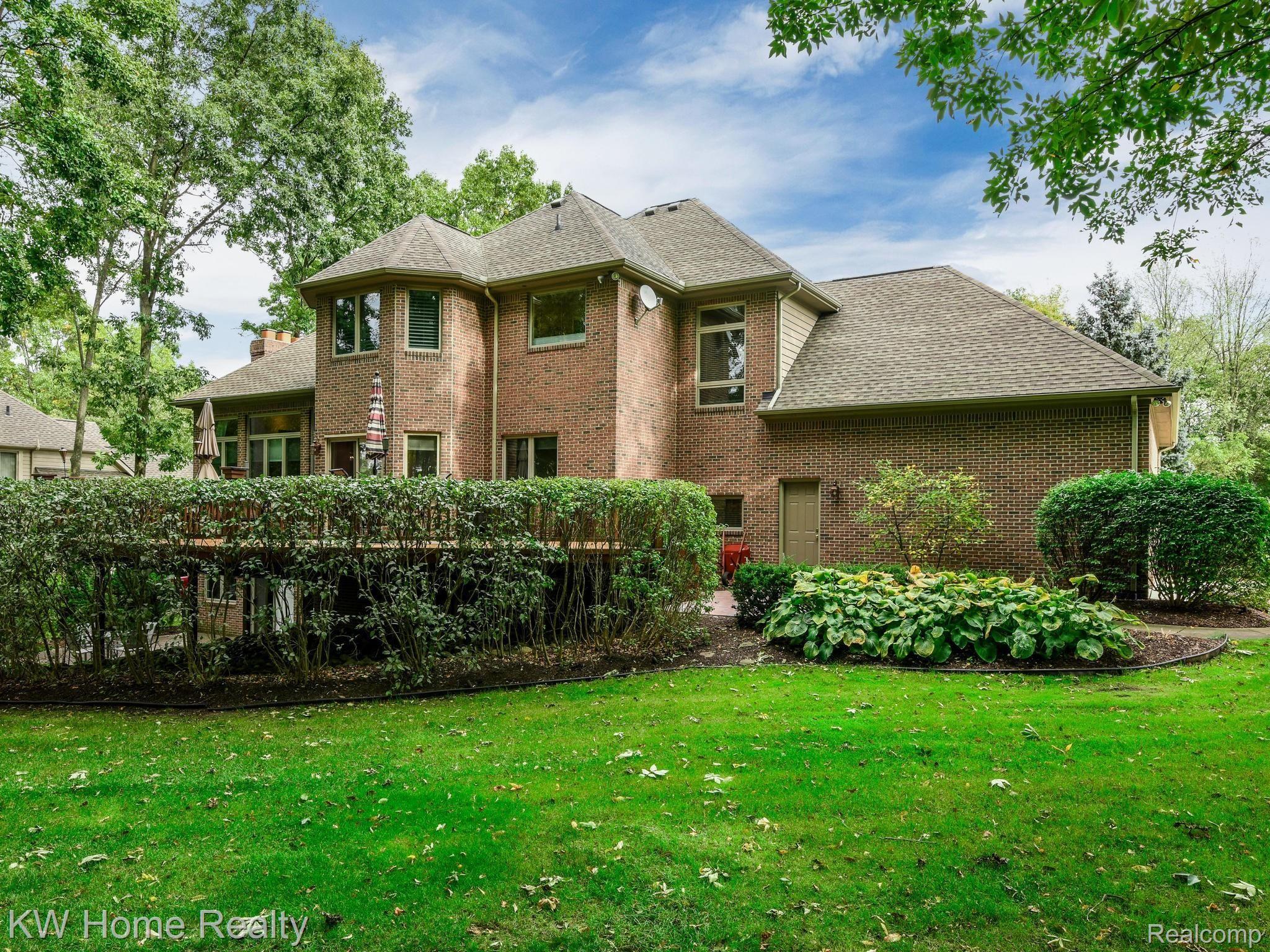 448 Inverness Highland, MI 48357 - Photo 4 of 36 448 Inverness Highland Charter-008-009-448 Inverness Highland MI0008-MLS_Size - Copy.jpg