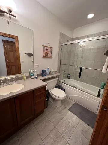 $4,295 | 4053 North Kenmore Avenue, Unit 2N, Chicago, IL 60613