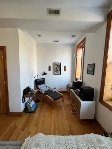 $4,295 | 4053 North Kenmore Avenue, Unit 2N, Chicago, IL 60613