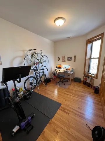 $4,295 | 4053 North Kenmore Avenue, Unit 2N, Chicago, IL 60613