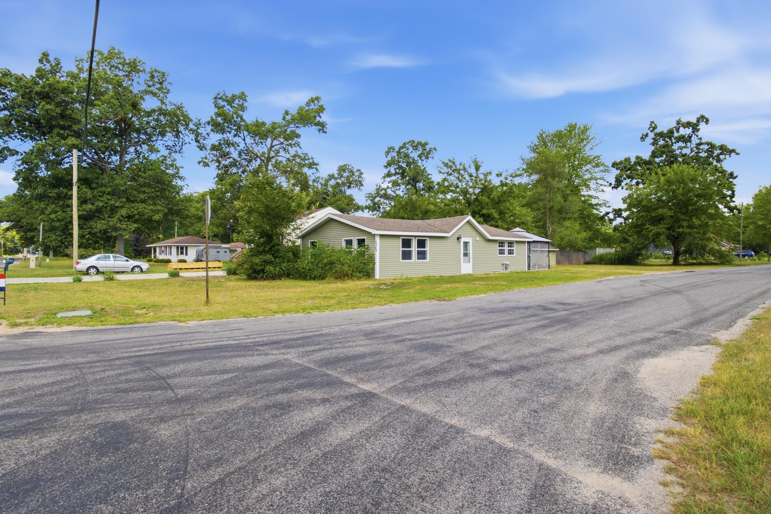 5286 Hall Road Muskegon, MI 49442 - Photo 2 of 23 img_2457