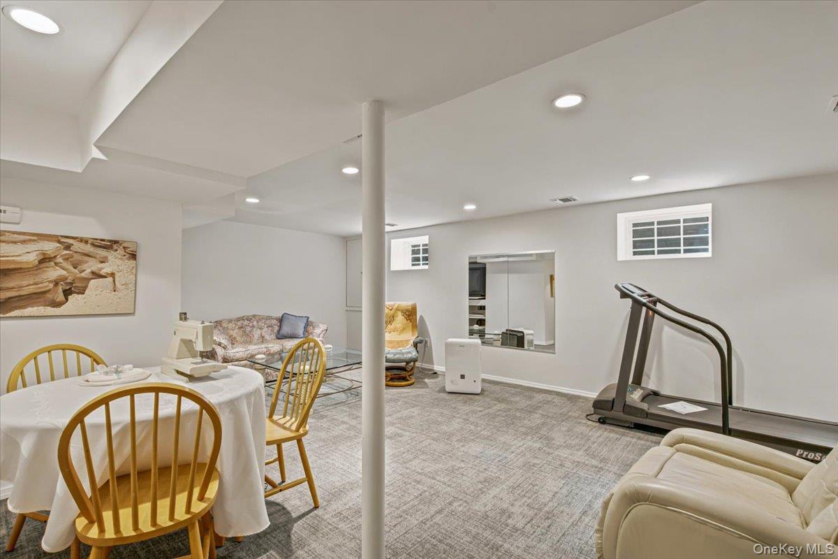 24 Overlook Road Great Neck, NY 11020 - Photo 28 of 29