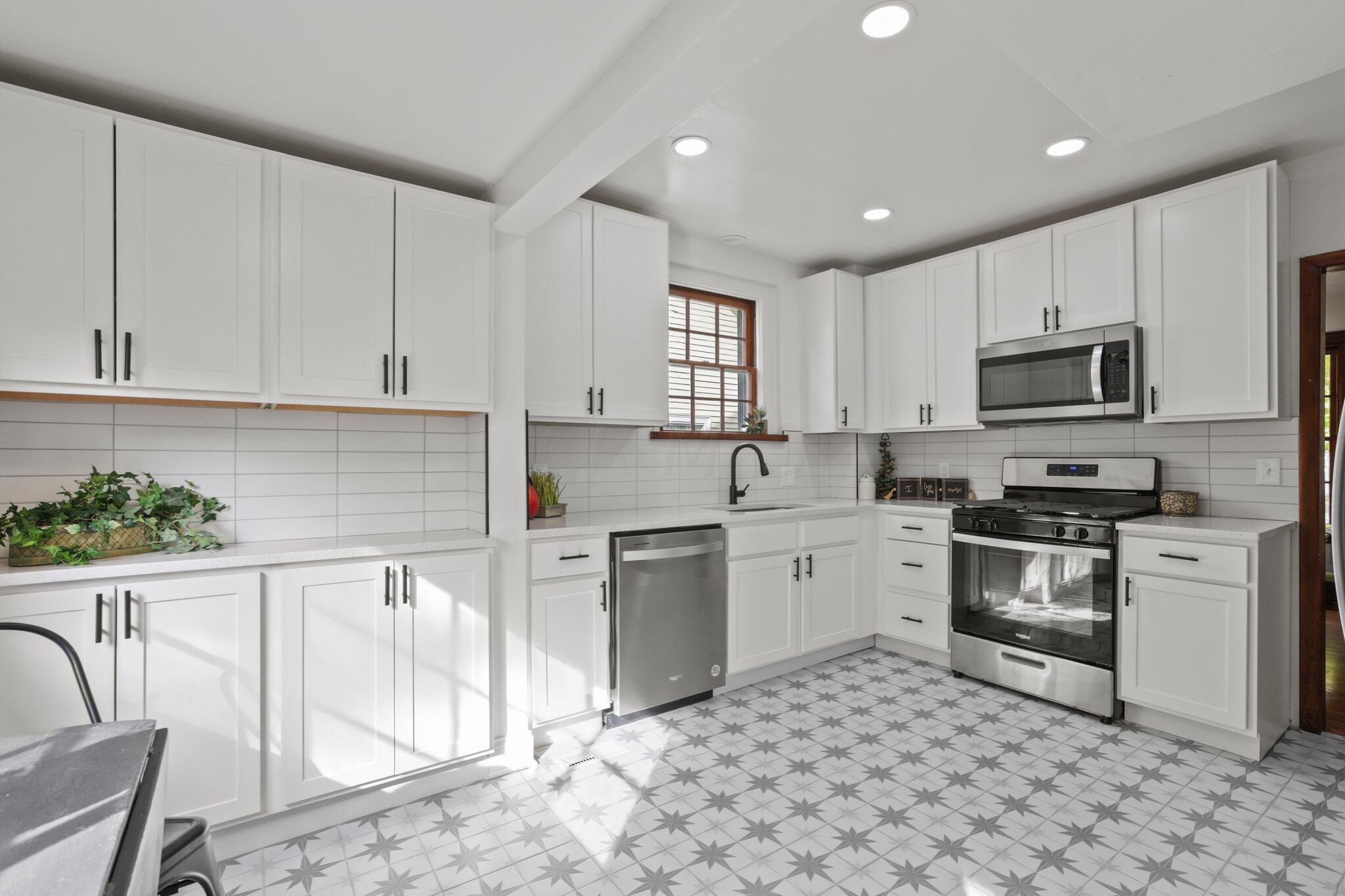 207 Chatham Road Columbus, OH 43214 - Photo 10 of 45 Renovated Kitchen