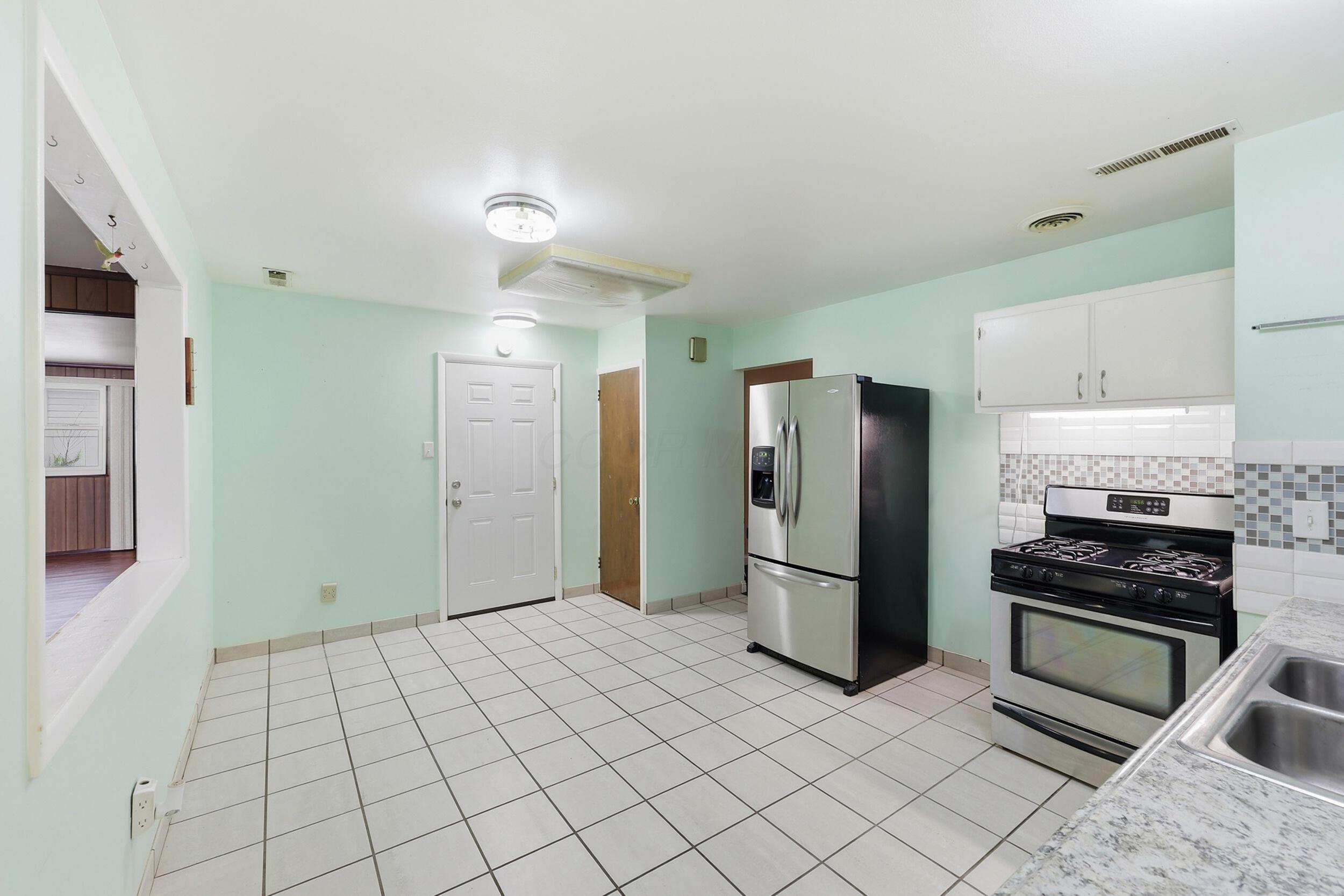 177 Redmond Road Columbus, OH 43228 - Photo 9 of 21 072A7666