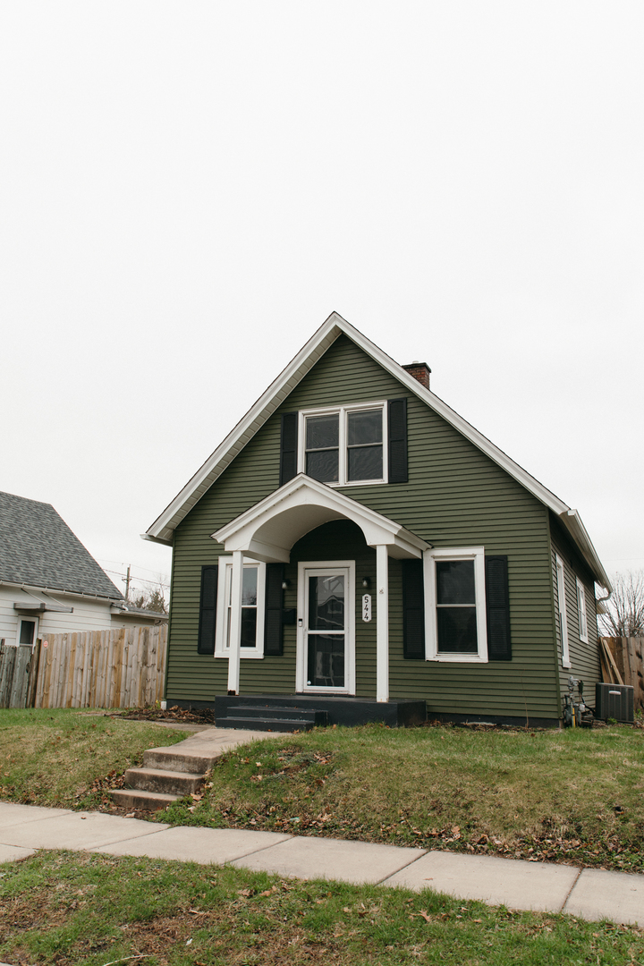 544 24th Avenue Moline, IL 61265 - Photo 2 of 24 a view of a yard in front of a house