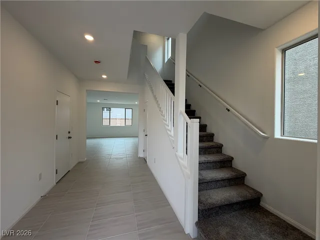 $2,200 | 7430 South Pioneer Way, Las Vegas, NV 89113