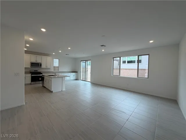 $2,200 | 7430 South Pioneer Way, Las Vegas, NV 89113