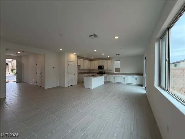 $2,200 | 7430 South Pioneer Way, Las Vegas, NV 89113