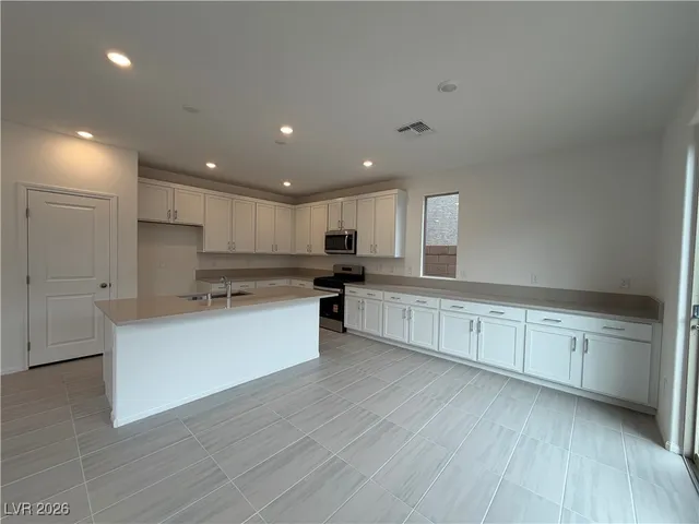 $2,200 | 7430 South Pioneer Way, Las Vegas, NV 89113