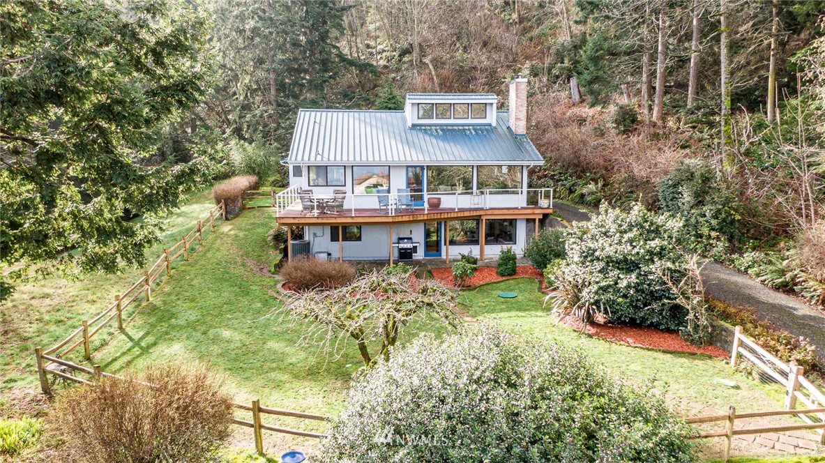 4735 Southwest Luana Beach Road Vashon, WA 98070 - Photo 1 of 38 Gallery Image 1
