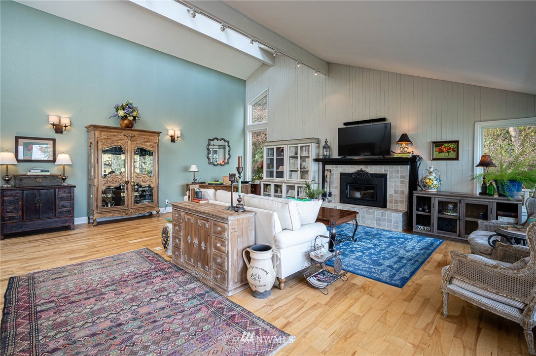 4735 Southwest Luana Beach Road Vashon, WA 98070 - Photo 13 of 38 Gallery Image 13