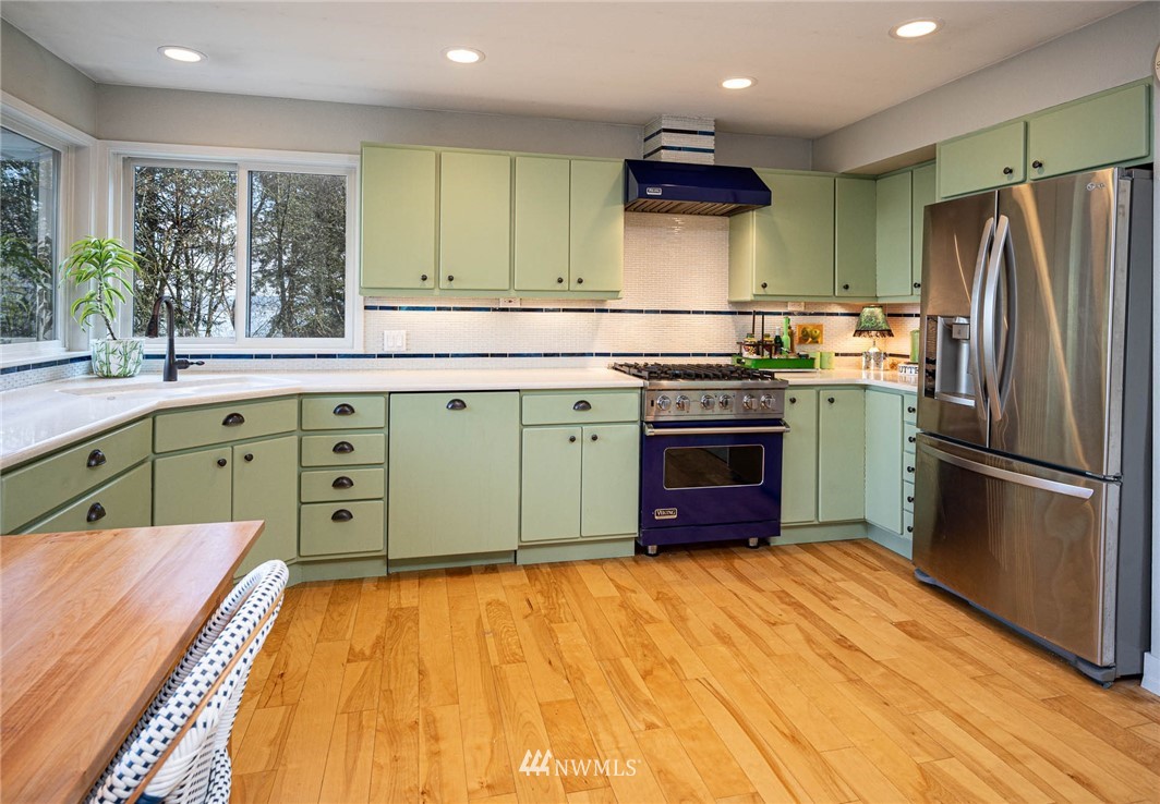 4735 Southwest Luana Beach Road Vashon, WA 98070 - Photo 17 of 38 Gallery Image 17