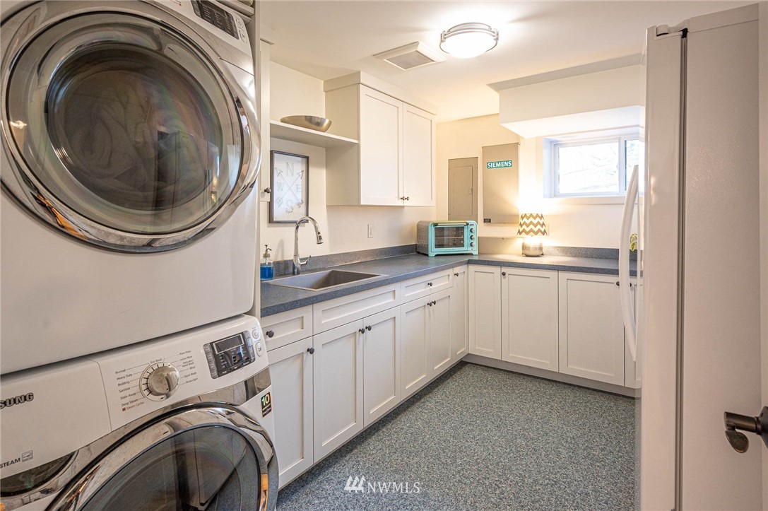 4735 Southwest Luana Beach Road Vashon, WA 98070 - Photo 29 of 38 Gallery Image 29