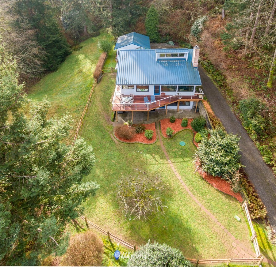 4735 Southwest Luana Beach Road Vashon, WA 98070 - Photo 4 of 38 Gallery Image 4