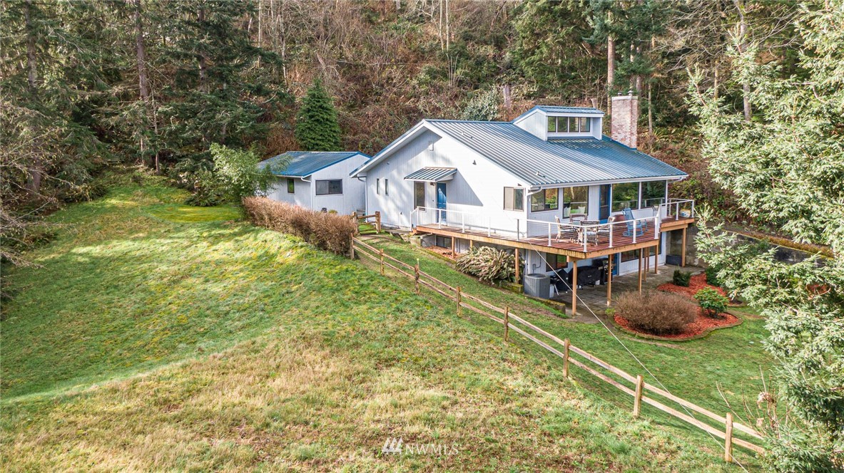 4735 Southwest Luana Beach Road Vashon, WA 98070 - Photo 6 of 38 Gallery Image 6
