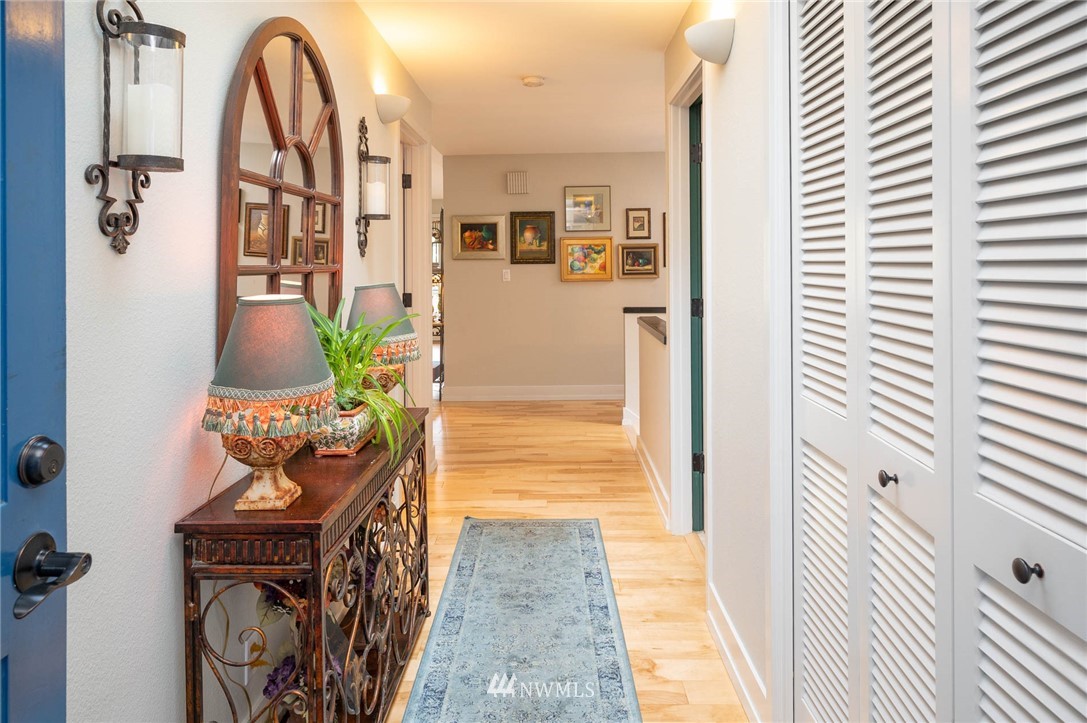 4735 Southwest Luana Beach Road Vashon, WA 98070 - Photo 10 of 38 Gallery Image 10