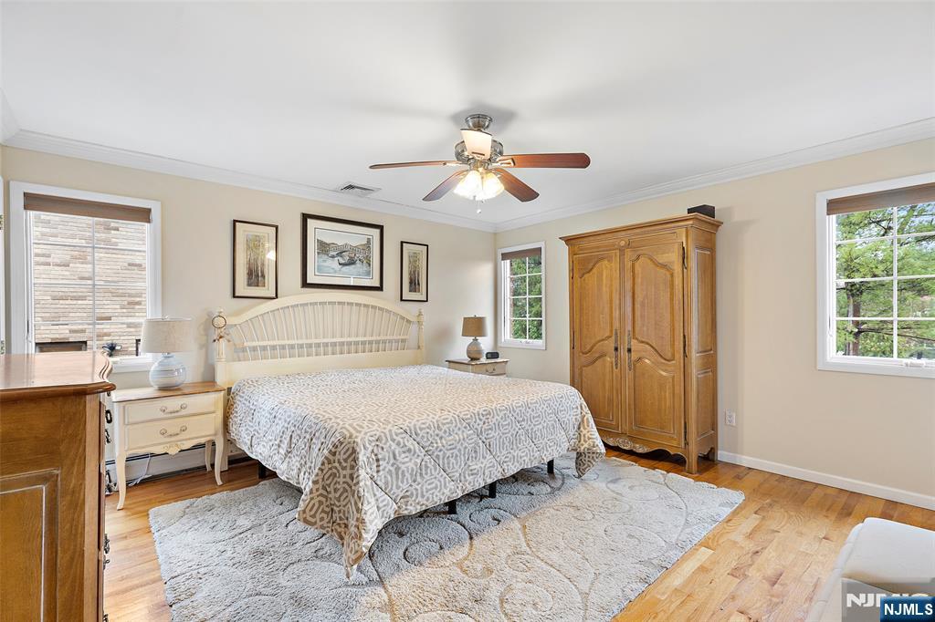 546 Art Lane Ridgefield, NJ 07657 - Photo 1 of 37 Gallery Image 1