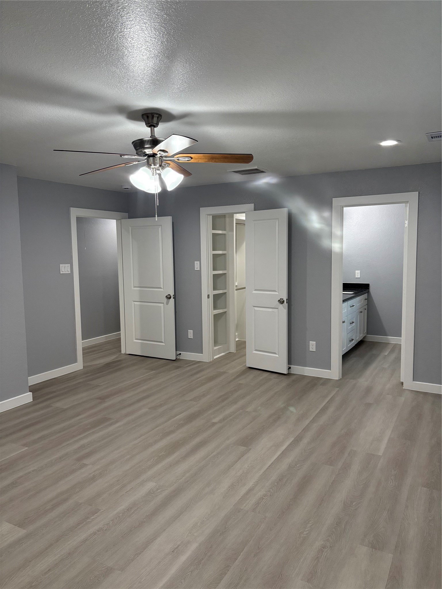 1809 Reese Street Houston, TX 77012 - Photo 14 of 23 a view of an empty room with a window