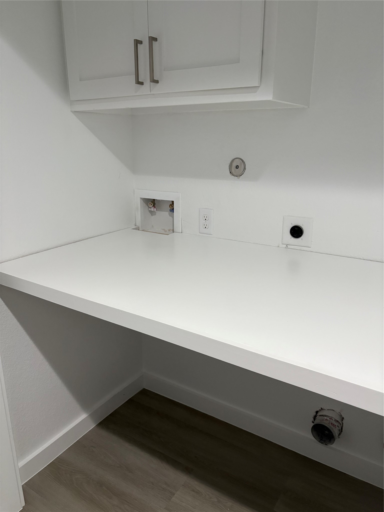 1809 Reese Street Houston, TX 77012 - Photo 21 of 23 a close view of cabinet
