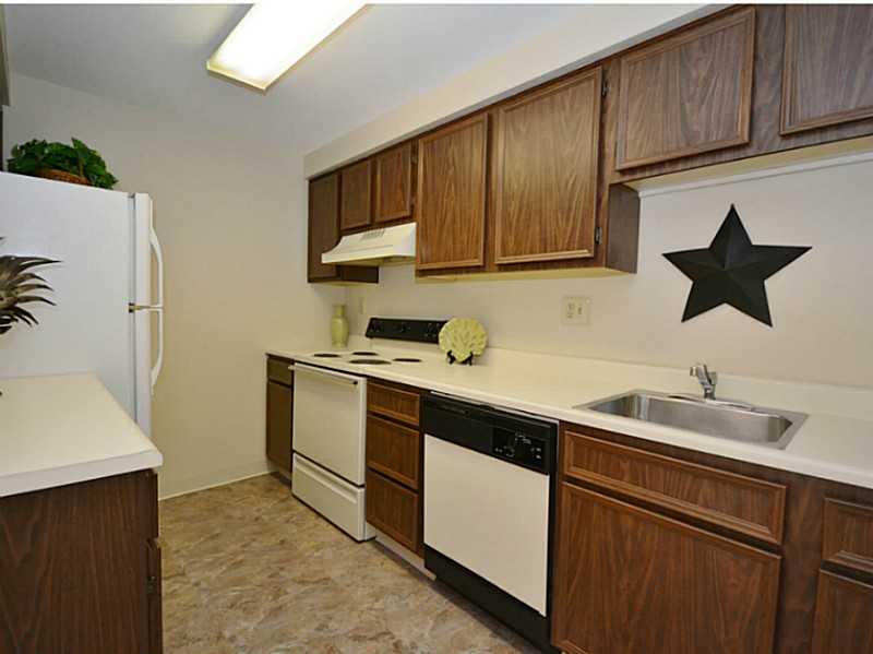 507 Hunters Path Road, Unit 24D Bridgeville, PA 15017 - Photo 11 of 25 Kitchen.
