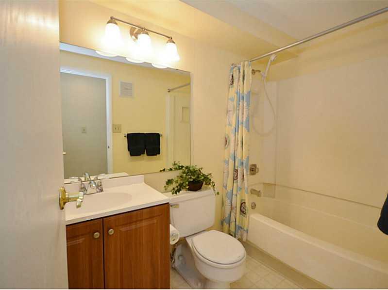 507 Hunters Path Road, Unit 24D Bridgeville, PA 15017 - Photo 19 of 25 Full Bath.