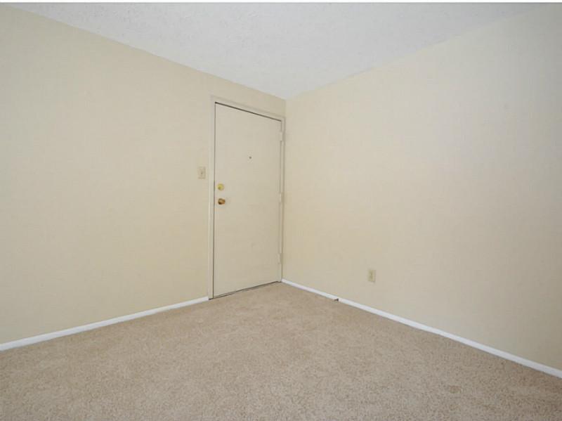 507 Hunters Path Road, Unit 24D Bridgeville, PA 15017 - Photo 4 of 25 Entry/Foyer.