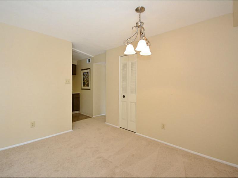 507 Hunters Path Road, Unit 24D Bridgeville, PA 15017 - Photo 8 of 25 Dining Room.