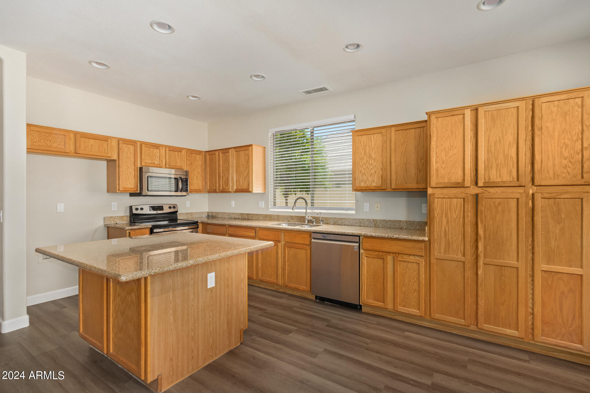 4086 East Rustler Way Gilbert, AZ 85297 - Photo 14 of 48 KITCHEN