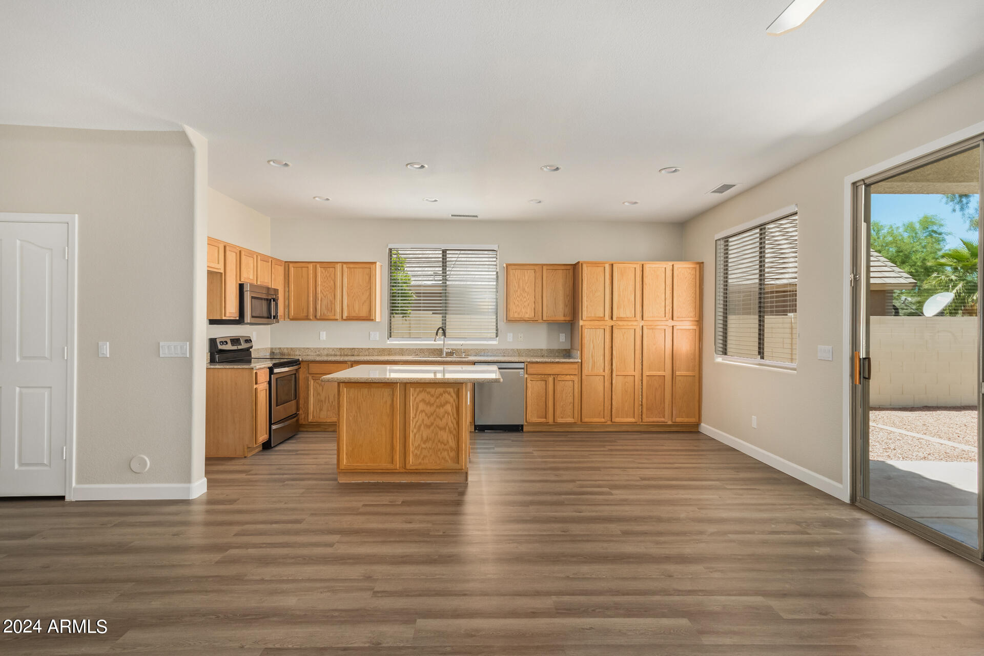 4086 East Rustler Way Gilbert, AZ 85297 - Photo 10 of 48 FAMILY RM/KITCHEN