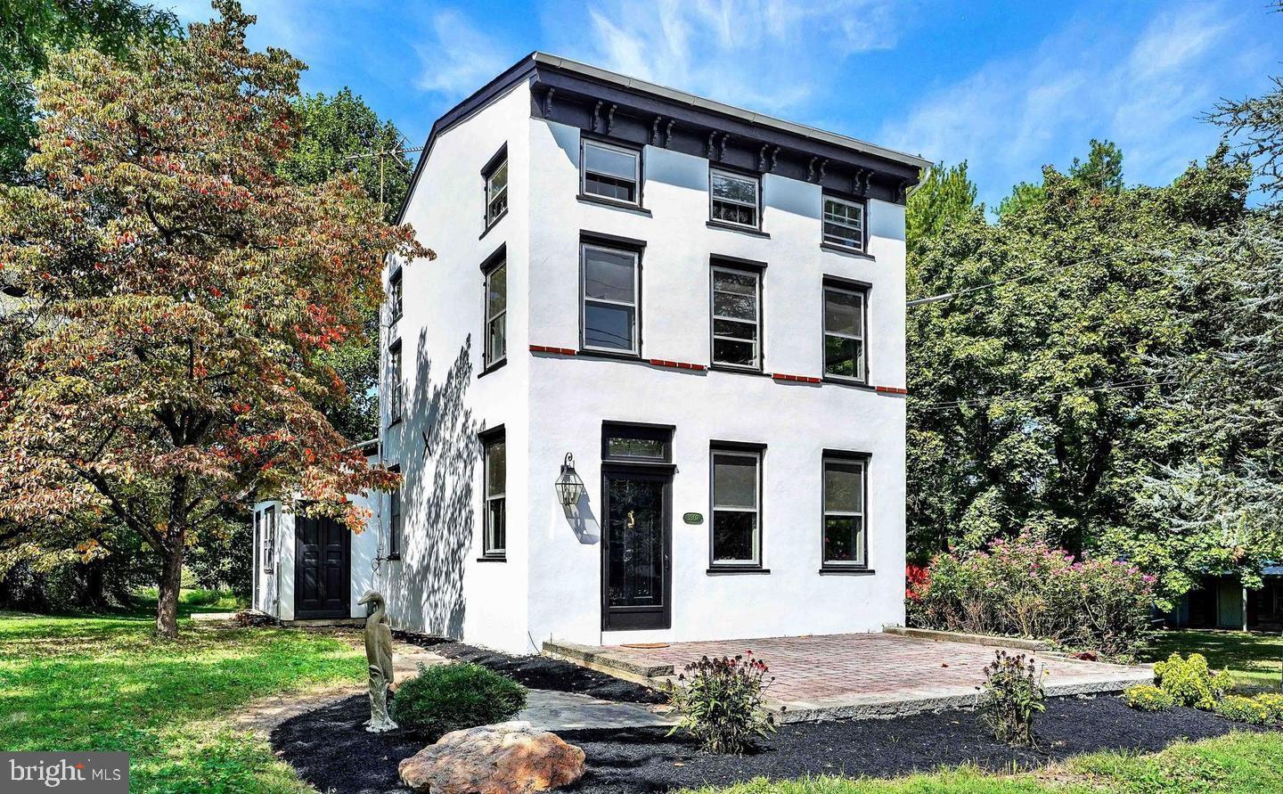 Stunning Federal Home Circa 1800's