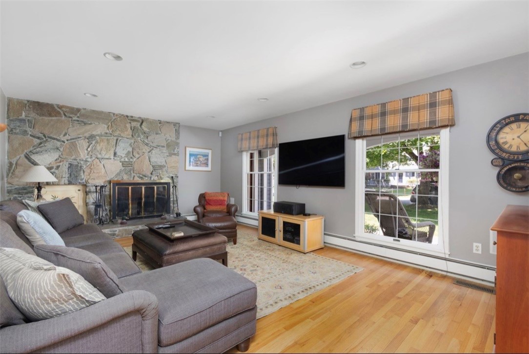 1 Pierce Court Barrington, RI 02806 - Photo 13 of 44
