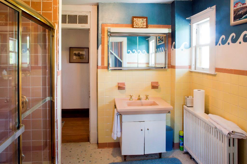 241 Goshen Road Winterport, ME 04496 - Photo 26 of 35 Common full bathroom on 2nd floor