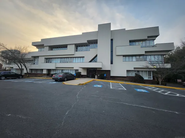 $95,000 | 60 Washington Avenue, Unit 103, Hamden, CT 06518