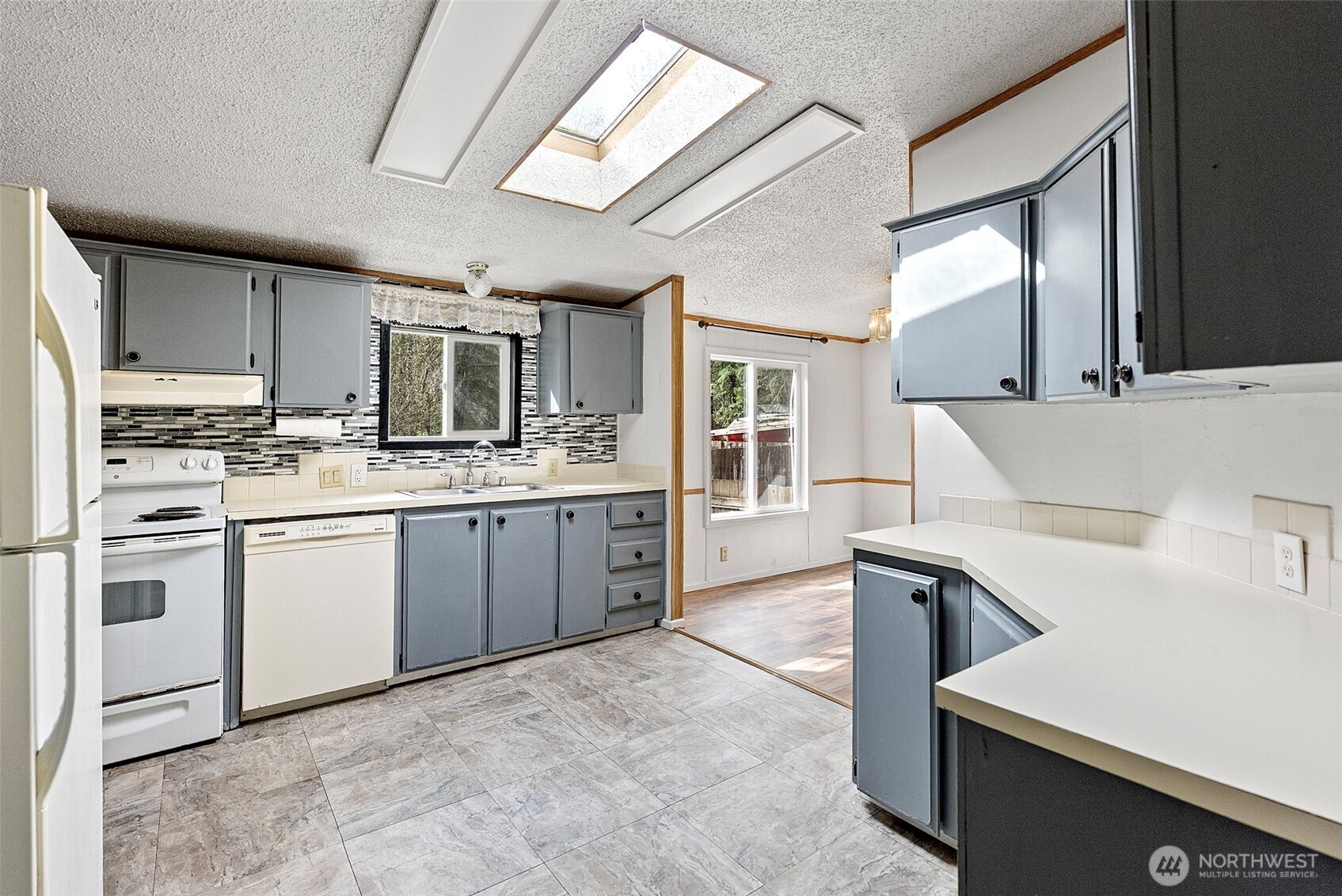 6044 Southwest Old Clifton Road Port Orchard, WA 98367 - Photo 11 of 36