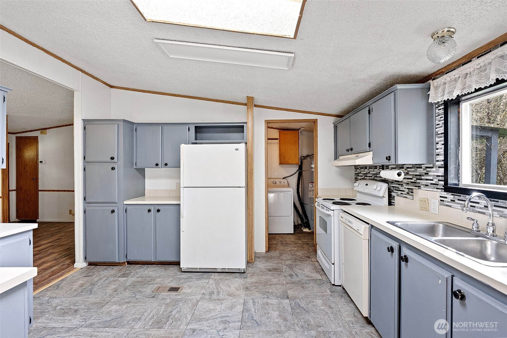 6044 Southwest Old Clifton Road Port Orchard, WA 98367 - Photo 12 of 36