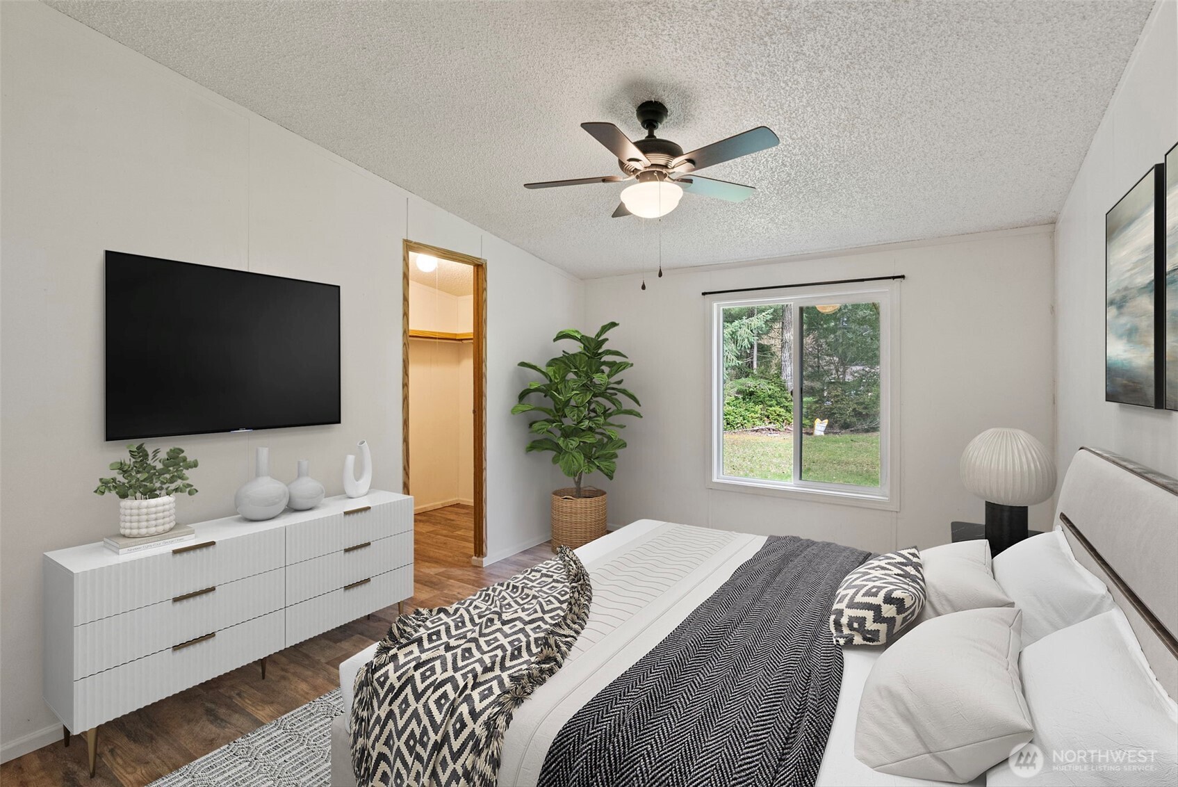 6044 Southwest Old Clifton Road Port Orchard, WA 98367 - Photo 17 of 36