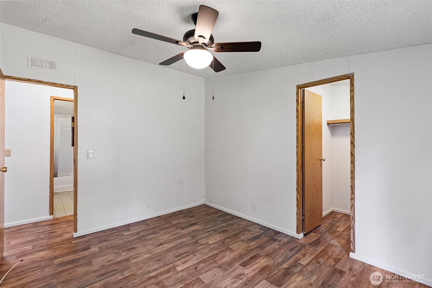 6044 Southwest Old Clifton Road Port Orchard, WA 98367 - Photo 18 of 36