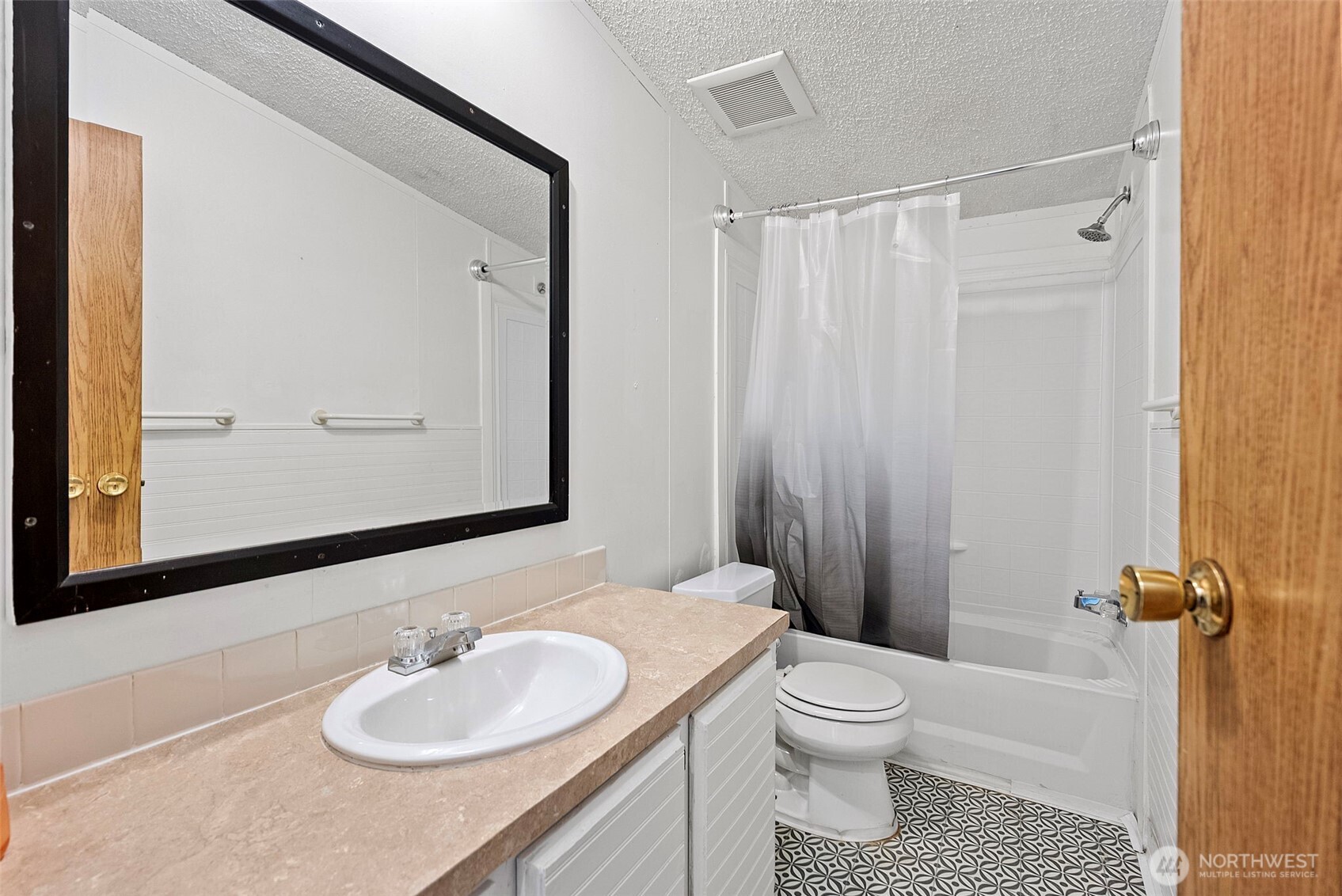 6044 Southwest Old Clifton Road Port Orchard, WA 98367 - Photo 22 of 36